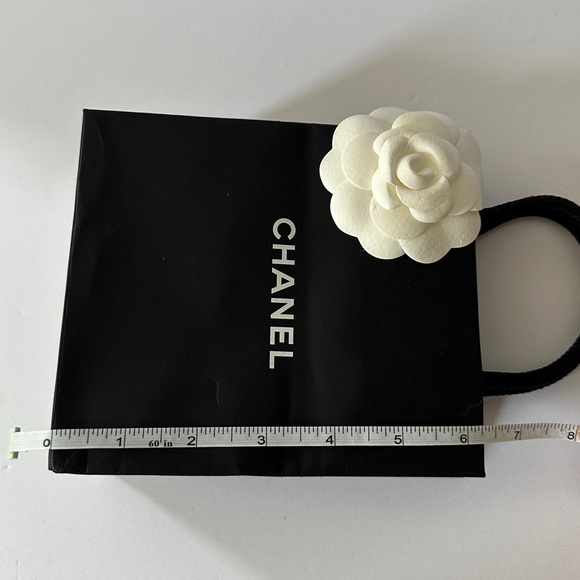 CHANEL Black and White Small Gift Bag - Picture 7 of 8